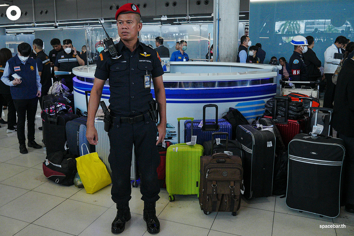 15-thai-workers-in-israel-have-arrived-in-thailand-SPACEBAR-Photo09.jpg