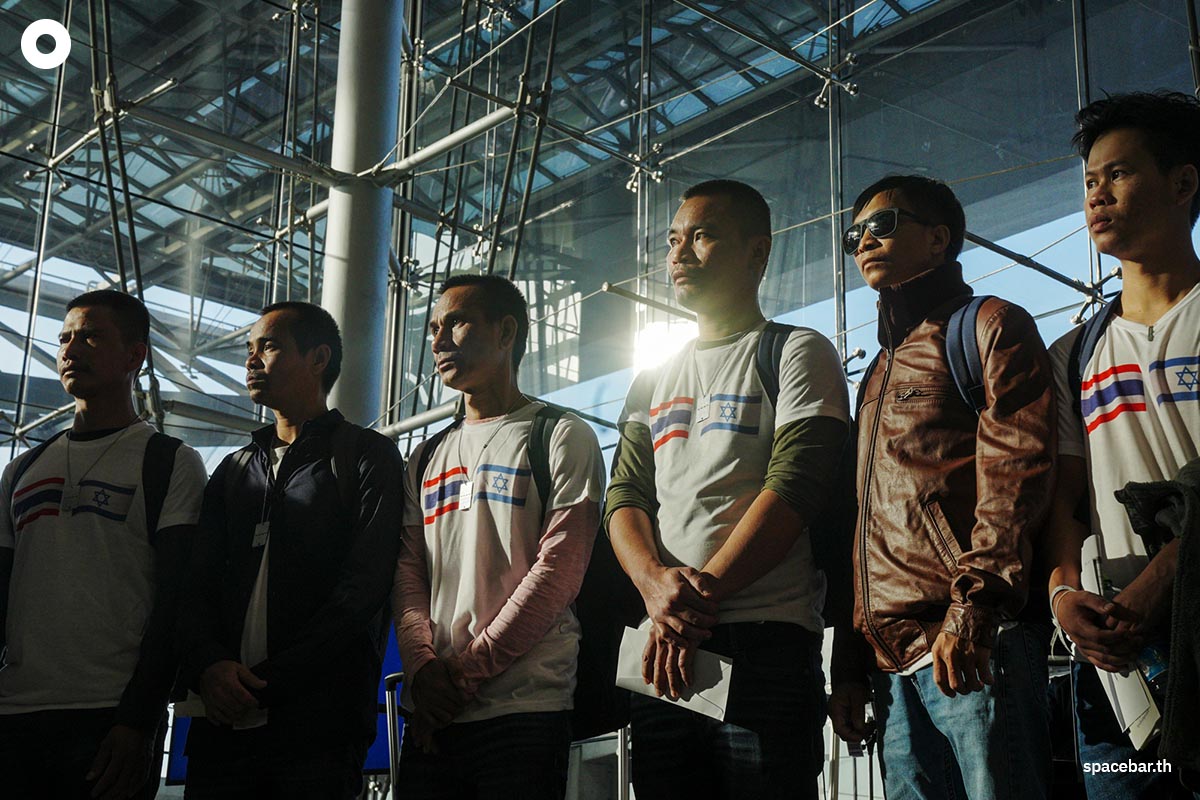 17-thai-hostages-have-arrived-at-suvarnabhumi-airport-SPACEBAR-Photo01.jpg