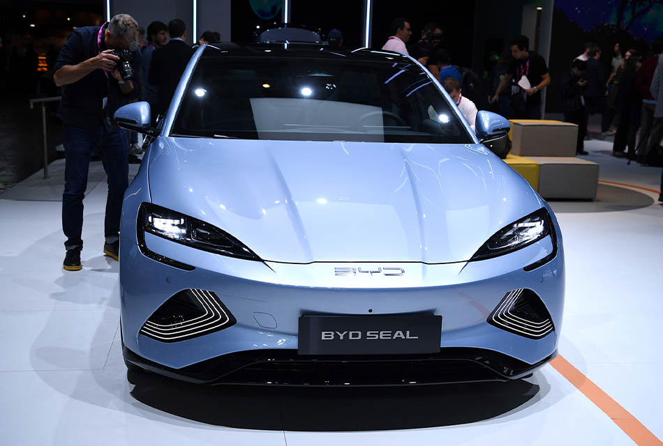 BYD โค่น Tesla แชมป์ยอดขาย EV ที่ 1 ของโลกในปี 2022