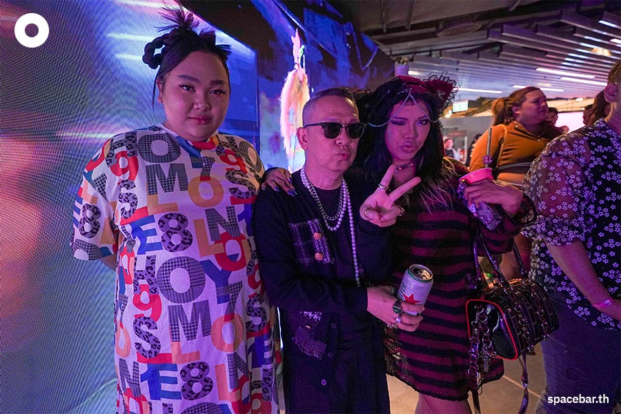 https://images.ctfassets.net/i3o8p9lzd06f/58nQXdysowedYYlmcSaa83/9e0eaaa15c7b6ba95da58057b9b2d4e4/Drag-Race-Thai-Fans-At-Siam-Discovery-SPACEBAR-Photo09