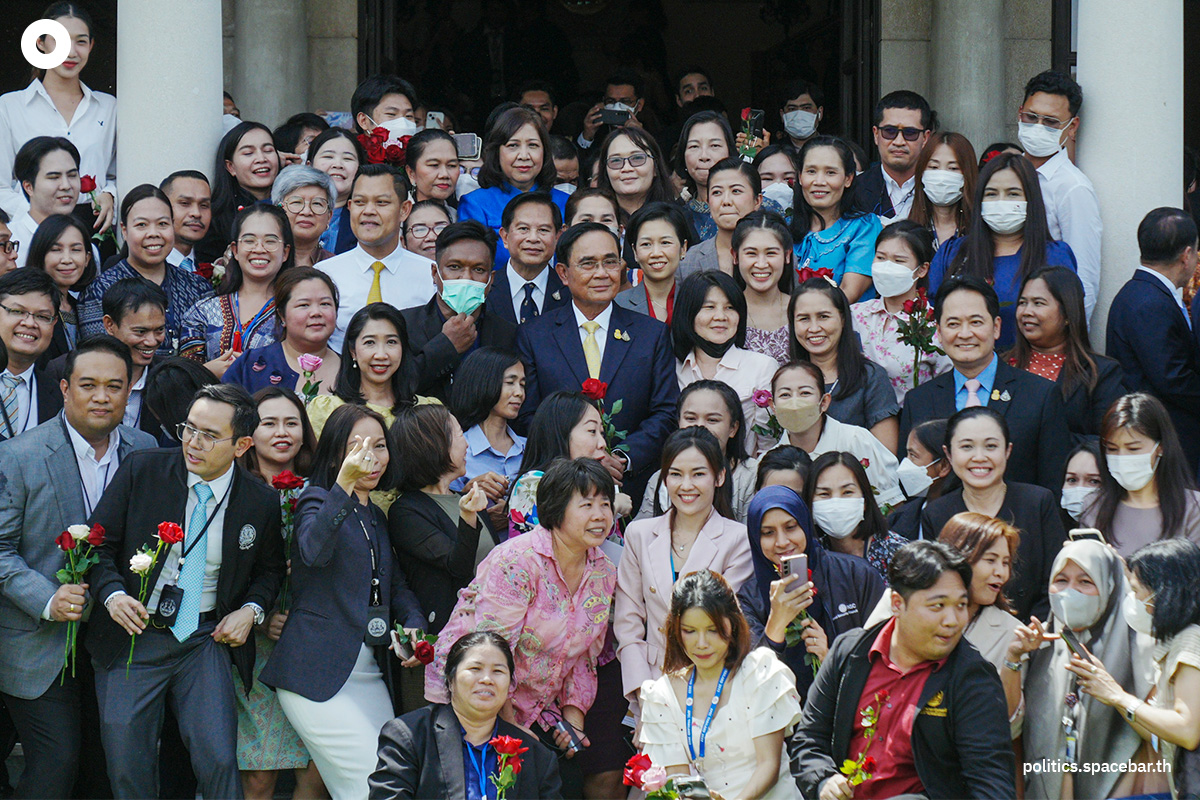 https://images.ctfassets.net/i3o8p9lzd06f/1lve3ziR5dT0uqivi39mBc/0479f07517e9d568807e7601ff699434/Gen-Prayut-farewell-ending-9-years-as-Prime-Minister-SPACEBAR-Photo02