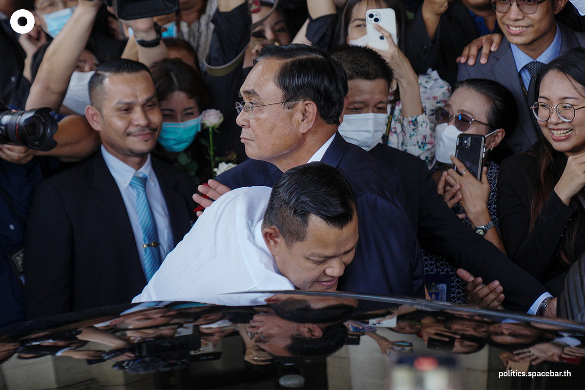 https://images.ctfassets.net/i3o8p9lzd06f/724AHfLf35YYHE7Ns4CM5R/454b82ef960483bc57c1ec6b458bd241/Gen-Prayut-farewell-ending-9-years-as-Prime-Minister-SPACEBAR-Photo14