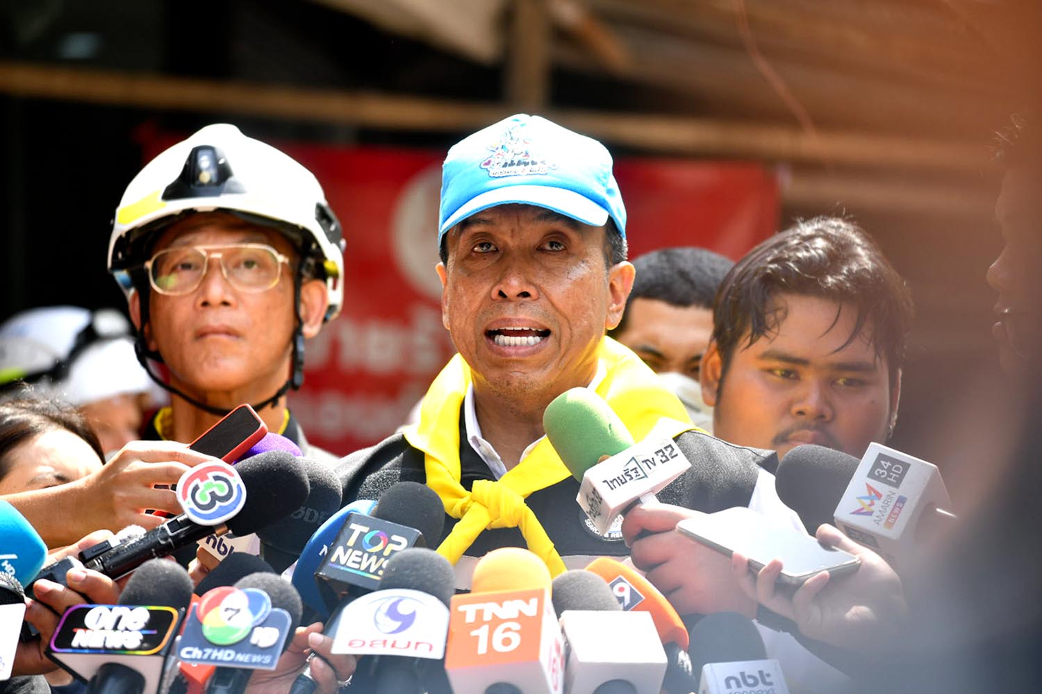 Governor-of-Bangkok-Adjust-the-survivor-search-plan-SPACEBAR-Hero.jpg