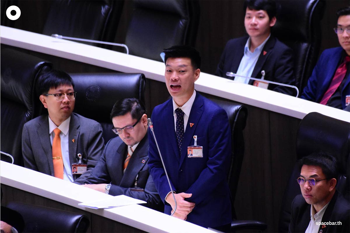 House-of-Representatives-meeting-on-motion-of-censure-and-Thaksin-name-SPACEBAR-Photo01.jpg