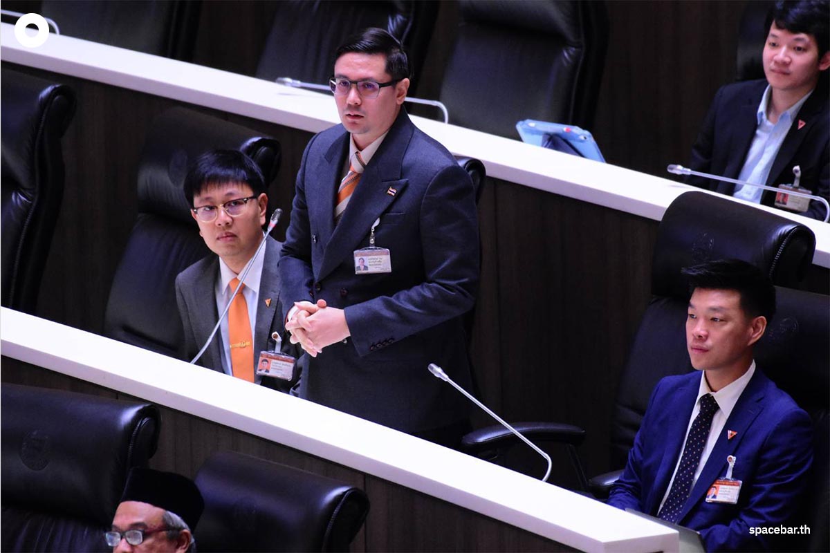 House-of-Representatives-meeting-on-motion-of-censure-and-Thaksin-name-SPACEBAR-Photo02.jpg