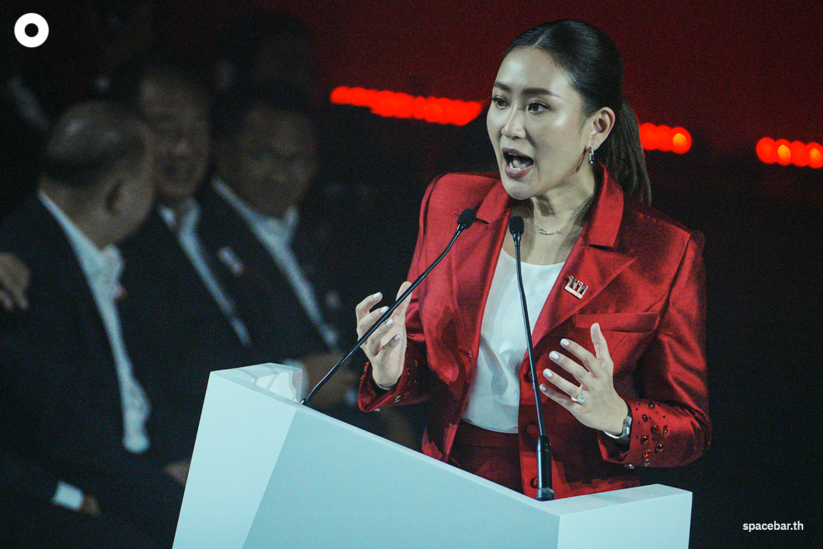 Ink-Big-Thanks-Dad-Thaksin-after-lead-of-Pheuthai-Party-SPACEBAR-Photo00.jpg