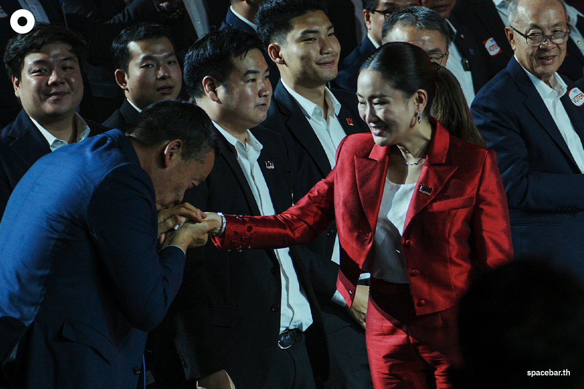 Ink-Big-Thanks-Dad-Thaksin-after-lead-of-Pheuthai-Party-SPACEBAR-Photo01.jpg