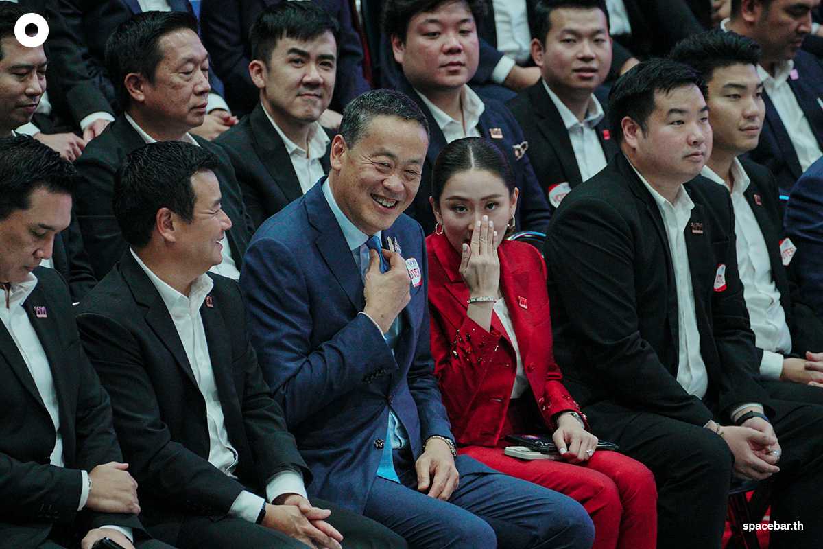 Ink-Big-Thanks-Dad-Thaksin-after-lead-of-Pheuthai-Party-SPACEBAR-Photo08.jpg