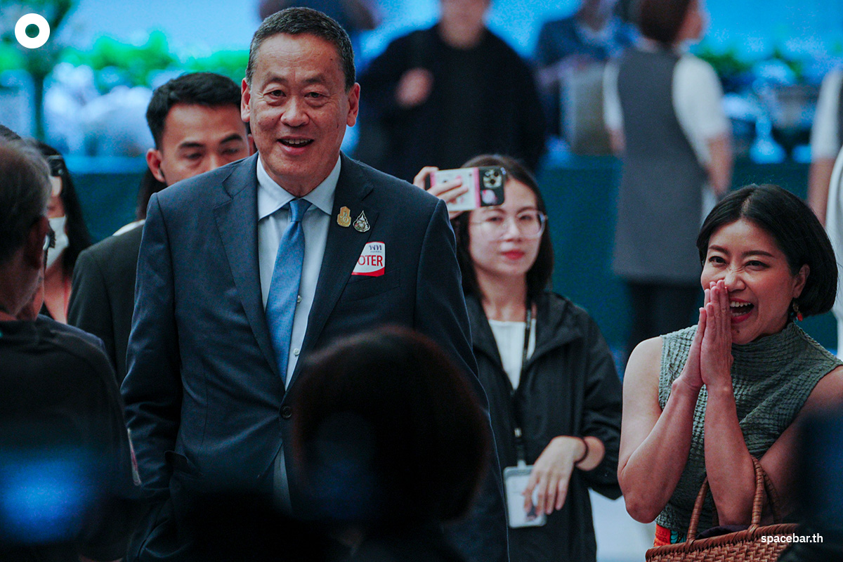 Ink-Big-Thanks-Dad-Thaksin-after-lead-of-Pheuthai-Party-SPACEBAR-Photo09.jpg