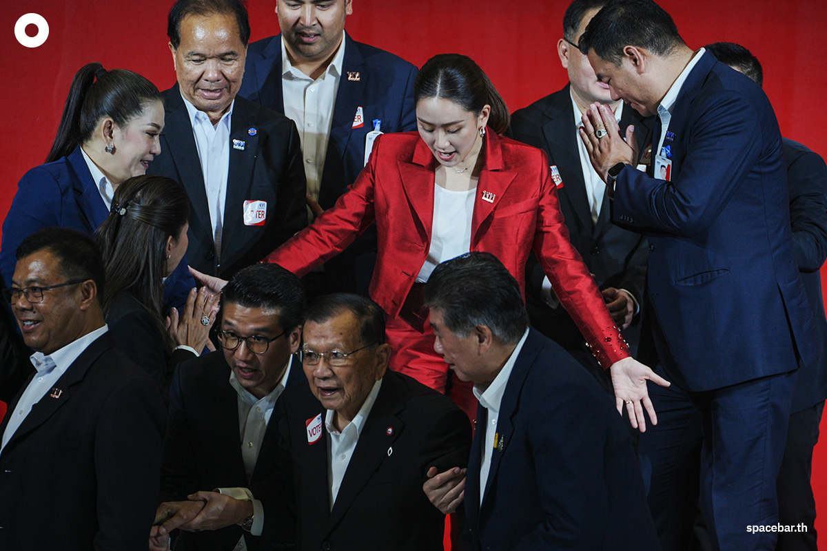 Ink-Big-Thanks-Dad-Thaksin-after-lead-of-Pheuthai-Party-SPACEBAR-Photo11.jpg