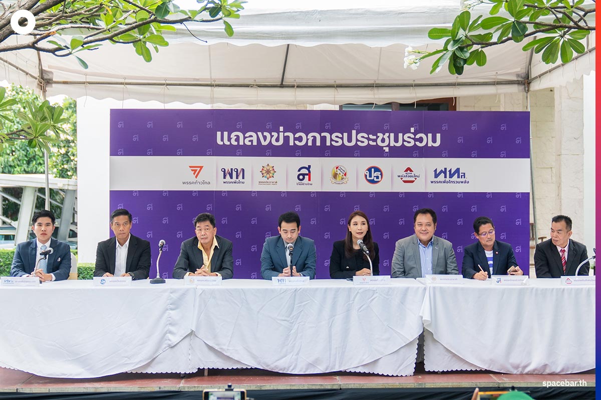 https://images.ctfassets.net/i3o8p9lzd06f/5zXlvqU7KGlSsnKywHwO1e/18ef10f25d9cd1d0bb2476c0caff04bd/Meeting-with-8-party-confirming-not-share-cake-SPACEBAR-Photo11