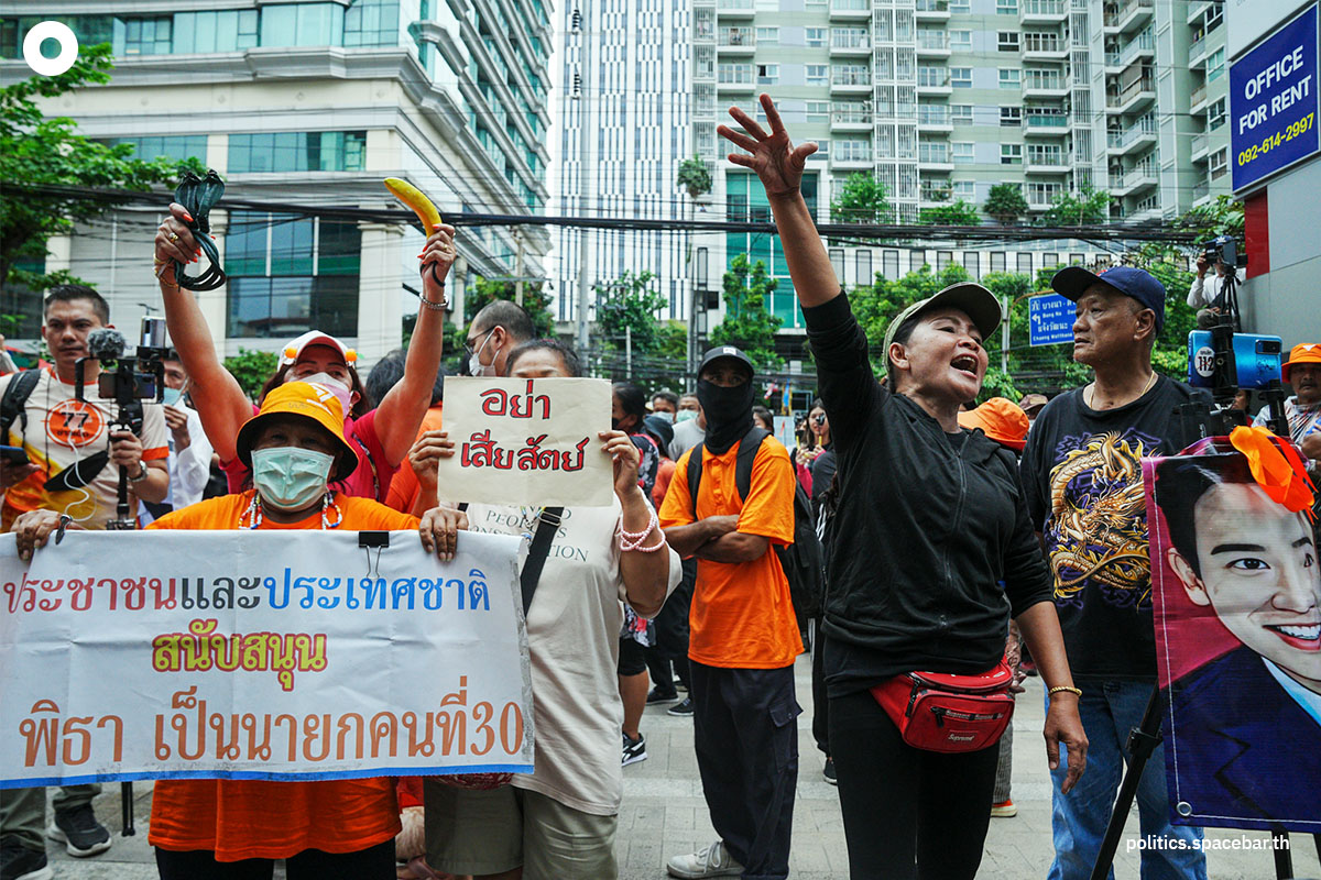 https://images.ctfassets.net/i3o8p9lzd06f/2P339qX6JKSfXOPG5c3oe3/a0d96a8160bb0dbae430fd01b1e1b9ee/Orange-Shirt-Mob-Warning-Pheu-Thai-Party-SPACEBAR-Photo04