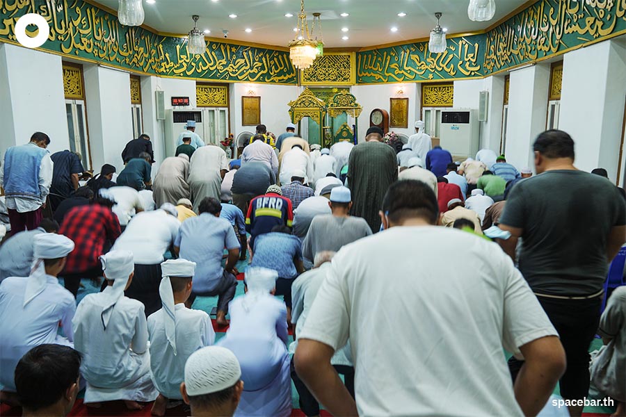 https://images.ctfassets.net/i3o8p9lzd06f/27NR7Yu8pJN4JovnejGzUb/9d33870eadaeb4ac523d86b90faa1b8a/Photo-Story-Fasting-in-Ramadon-SPACEBAR-Photo05