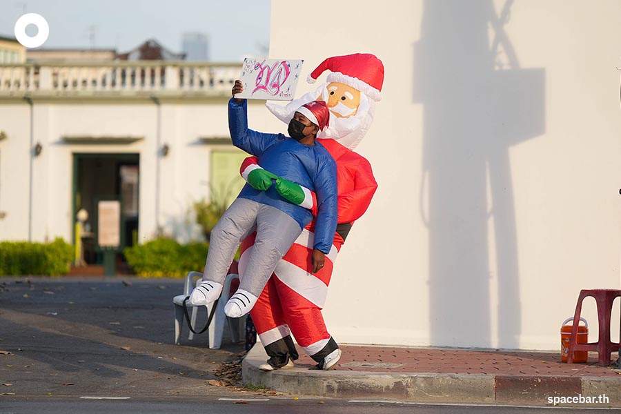 https://images.ctfassets.net/i3o8p9lzd06f/48TlRPo7PxsH5yjg2v3oyc/d53ca5f7f048a28bedb24cfe07c22adb/Photo-Story-Newyear-Sale-Fireworks-SPACEBAR-Photo01