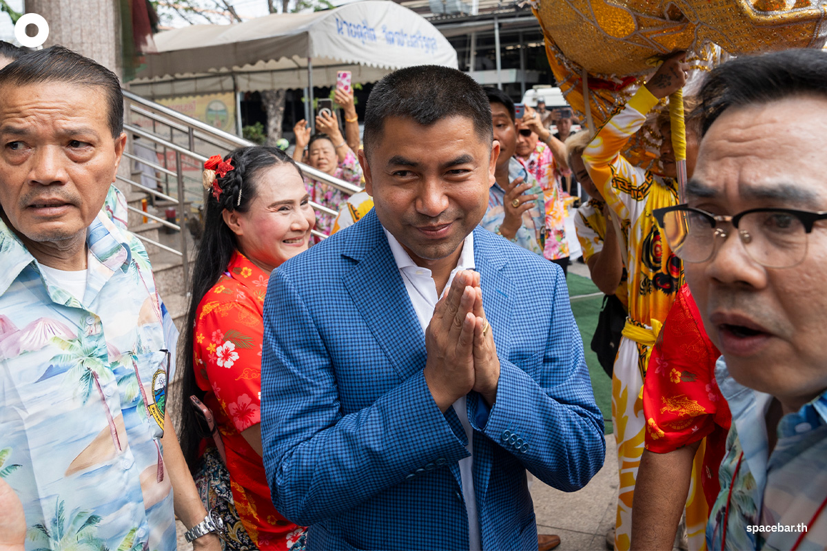 Photo-Story- Surachet-join-the-Songkran-festival-for-the-people-South.psd-SPACEBAR-Photo01.jpg