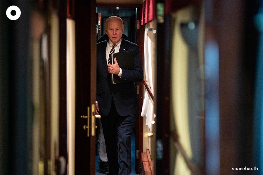 https://images.ctfassets.net/i3o8p9lzd06f/6EQxu7DFPzztA2G7tMHWY6/4426c04e5cd5af888d8f50810eeeba40/Photo-Story-biden-visit-Ukraine-meet-zelensky-SPACEBAR-Photo01
