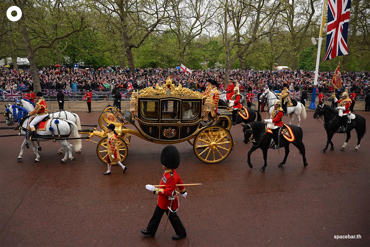 https://images.ctfassets.net/i3o8p9lzd06f/2oGQYZVwnJEYewI5ejItbd/dea402883358c44cd206ad5fe74f0dec/Photo-story-Coronation-Kings-Procession-SPACEBAR-Photo06