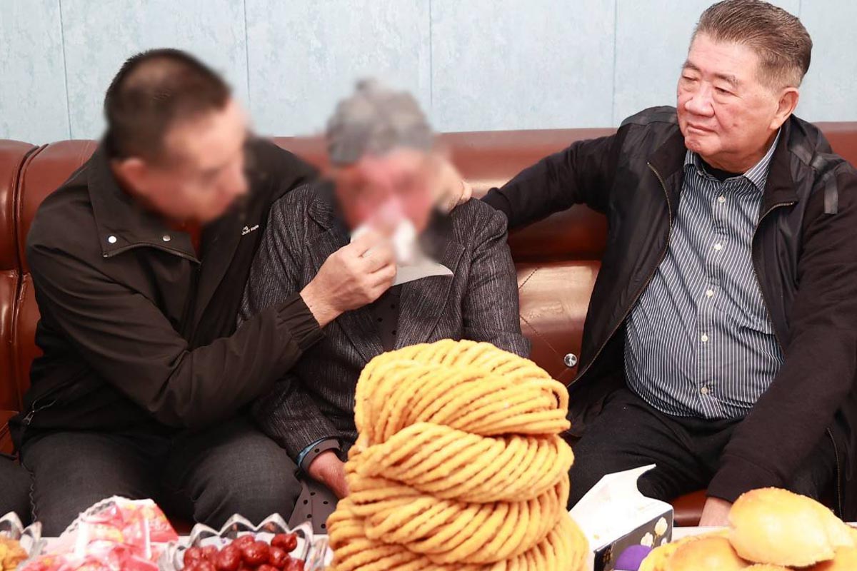 Phumtham-Tawee-visits-Uyghurs-day-two-SPACEBAR-Photo01.jpg