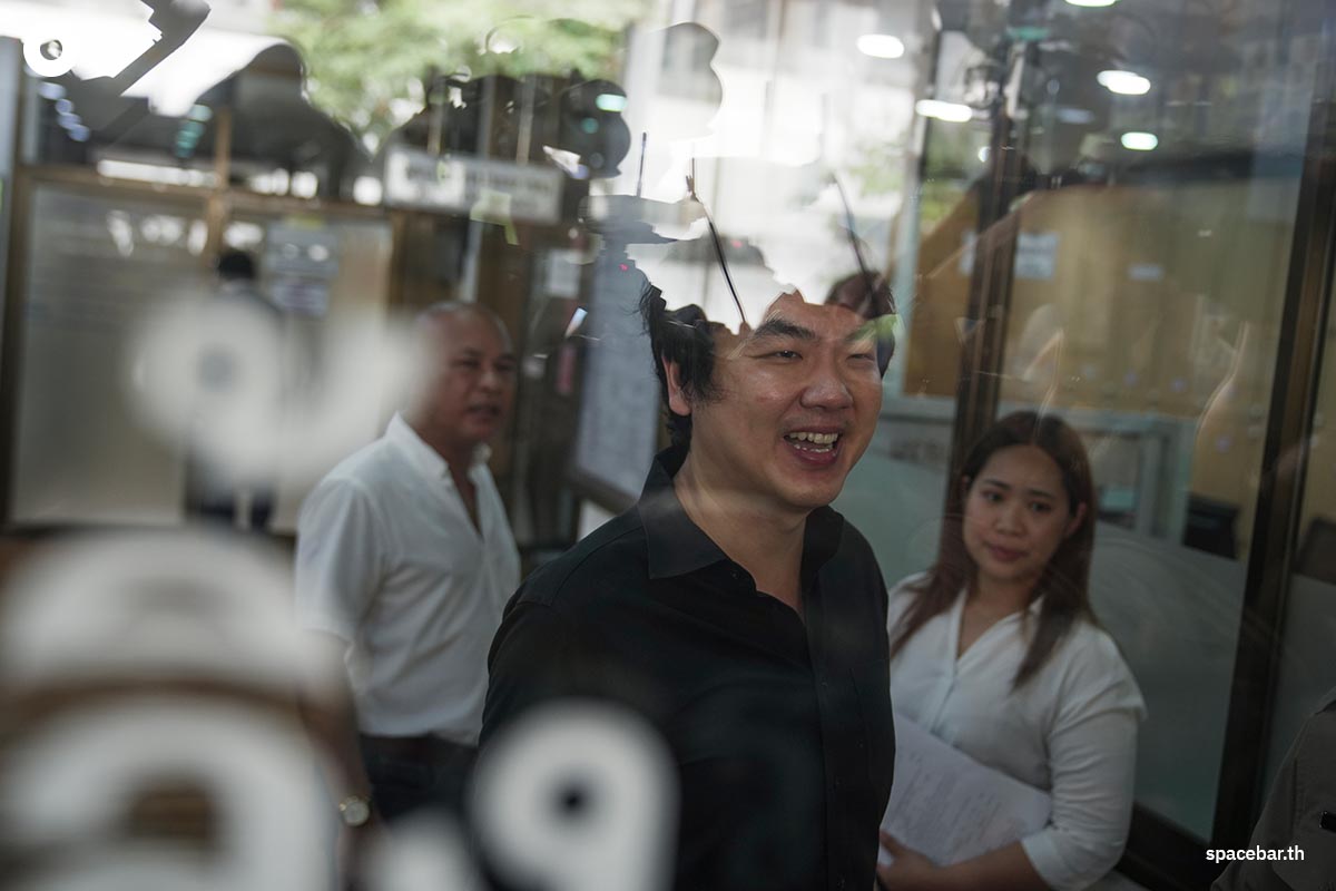 https://images.ctfassets.net/i3o8p9lzd06f/7sEfMLAKKUOGYsmYaWkbDx/c16ba360657318d83659eb64ea33094b/Piyabutr-Sangkanokkul-leader-of-the-Progressive-Party-acknowledges-_Section-116-allegations-SPACEBAR-Photo03
