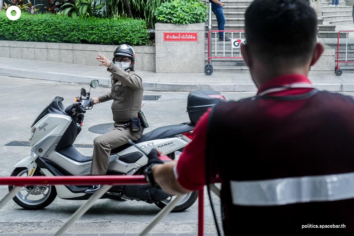 https://images.ctfassets.net/i3o8p9lzd06f/3VnEZv2BQ9yrXOehemgIWX/e26a41e9396a72265e627f156923a2ce/Police-cope-Car-mob-at-Pheuthai-Party-and-Thaisummit-SPACEBAR-Photo01