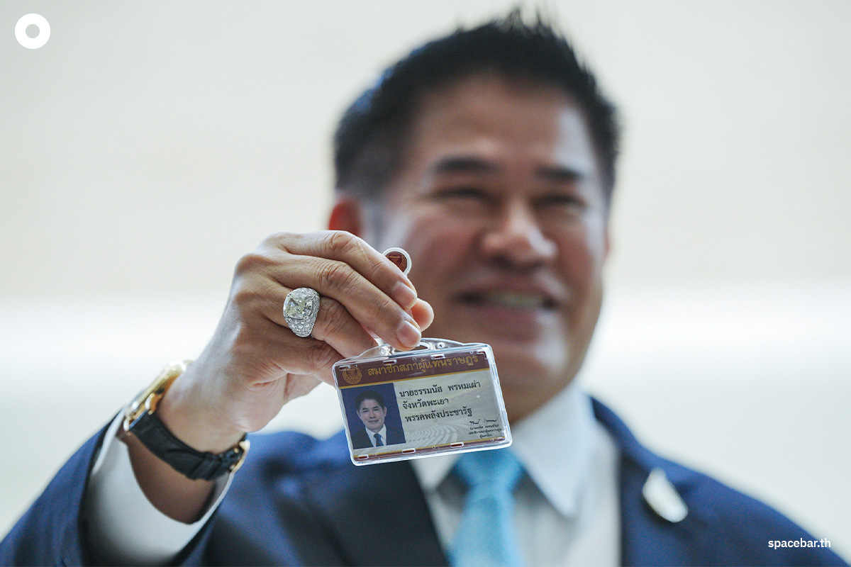 https://images.ctfassets.net/i3o8p9lzd06f/6ioJPeprtD0BOcIPWxeHFe/62604c2df1456334db832ed551f1a2e8/Prawit-Present-The-Secretariat-of-The-House-of-Representatives-First-Day-SPACEBAR-Photo01