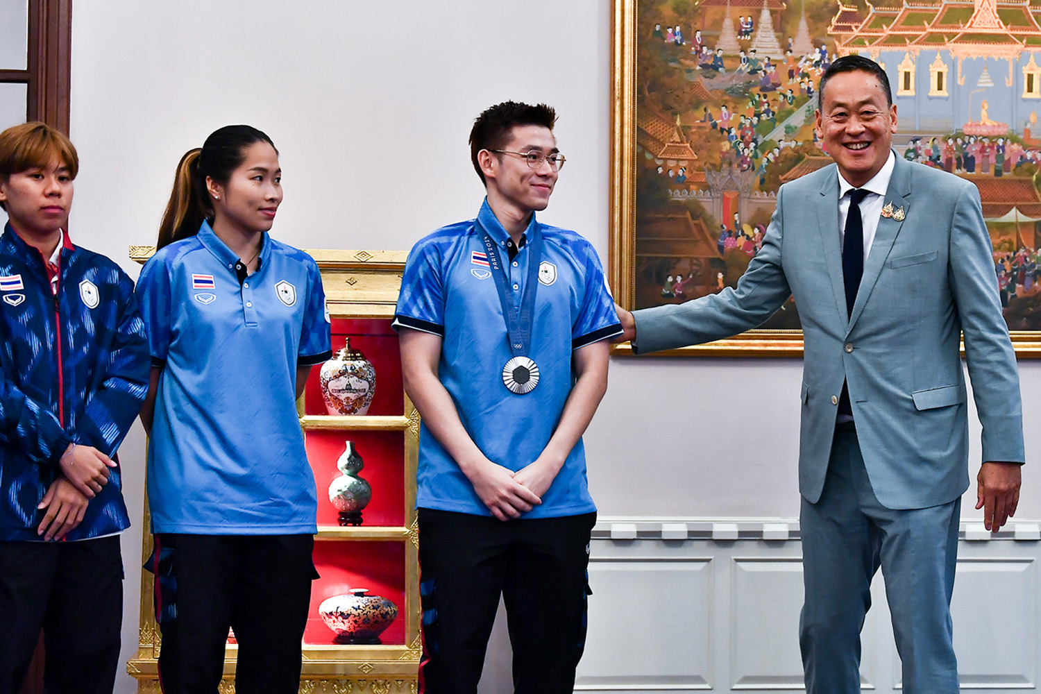 Prime Minister-Srettha-welcomes-View-Kunlawut-a-silver-medalist-badminton-SPACEBAR-Hero.jpg