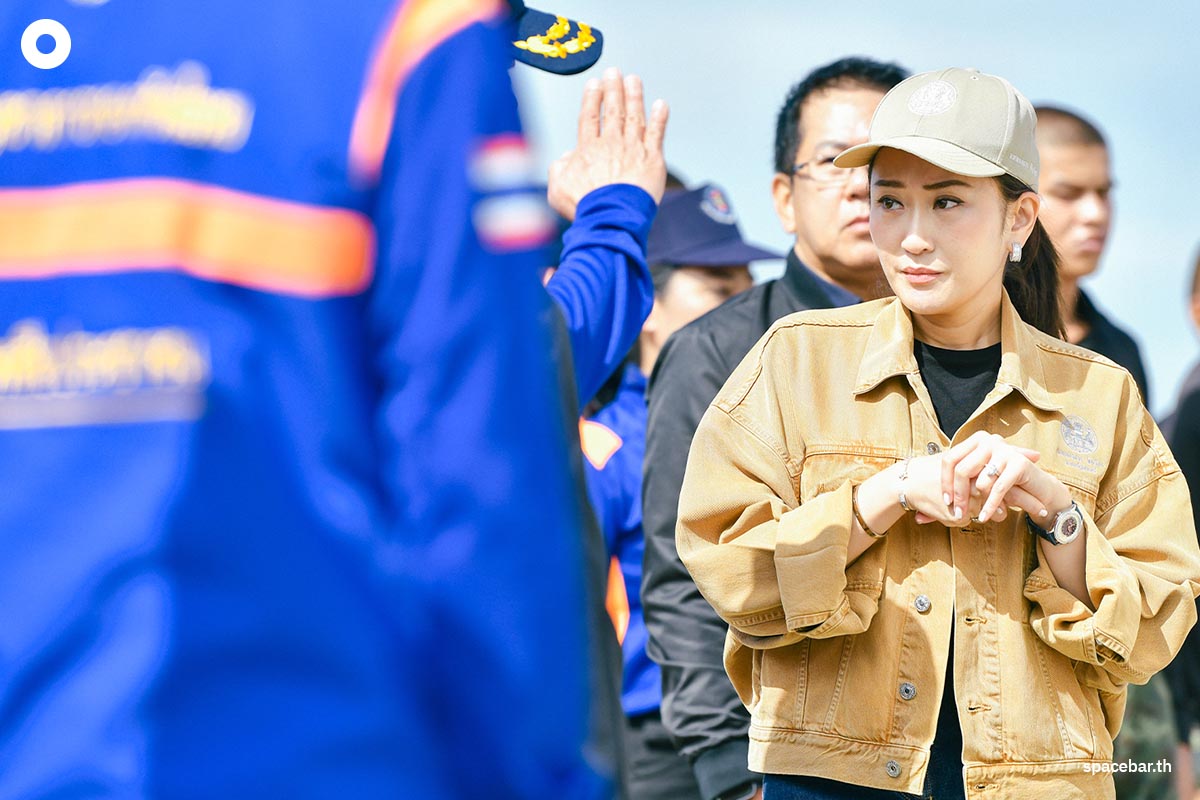 Prime-Minister-joins-in-delivering-items-to-help-flood-victims-SPACEBAR-Photo00.jpg