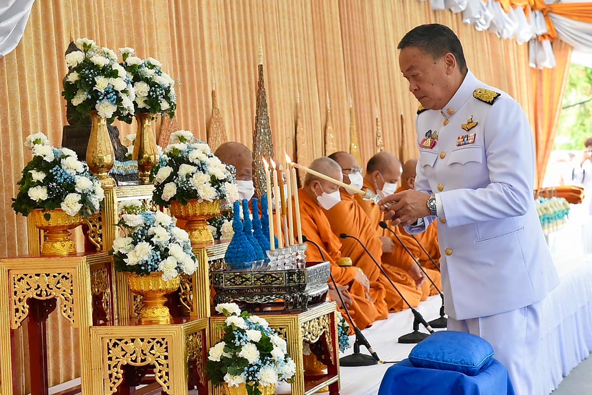 Prime Minister-leads-the-Cabinet-in-giving-alms-to monks-National-Mother's-Day-12-August-2024-SPACEBAR-Photo01.jpg