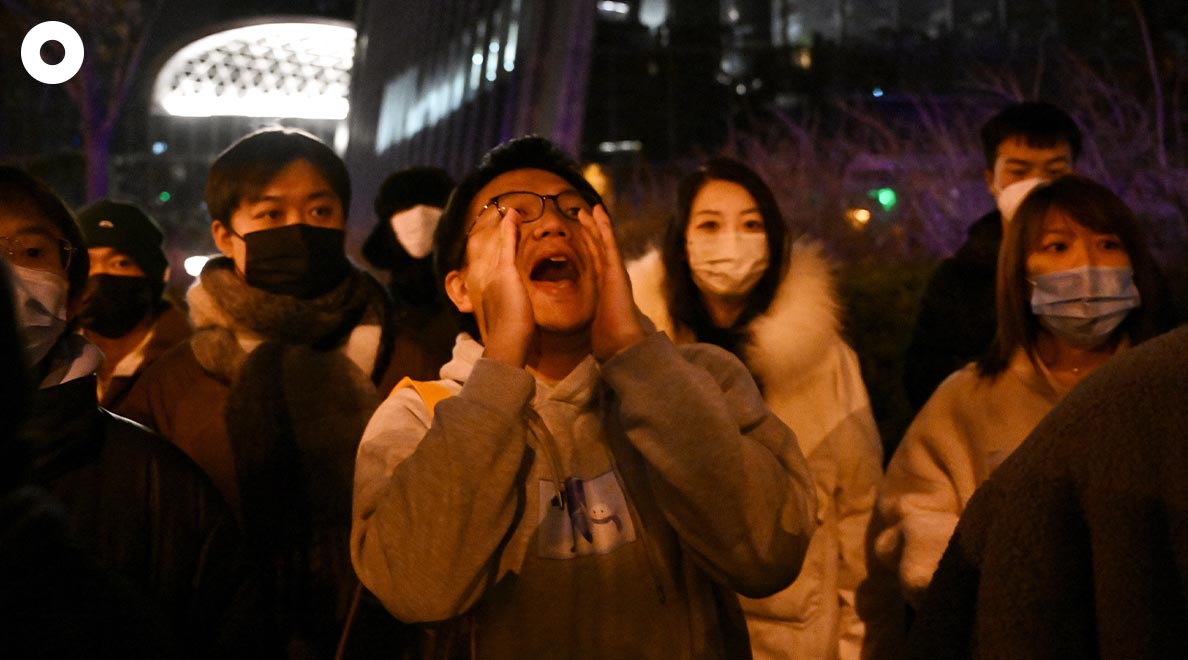 https://images.ctfassets.net/i3o8p9lzd06f/6ydMeLsTrg5MOVn686jUL2/0fed74dc84a940d948ff3fc162540e78/Protesters-gather-along-street-_challenge-China-leadersSPACEBAR-Photo03