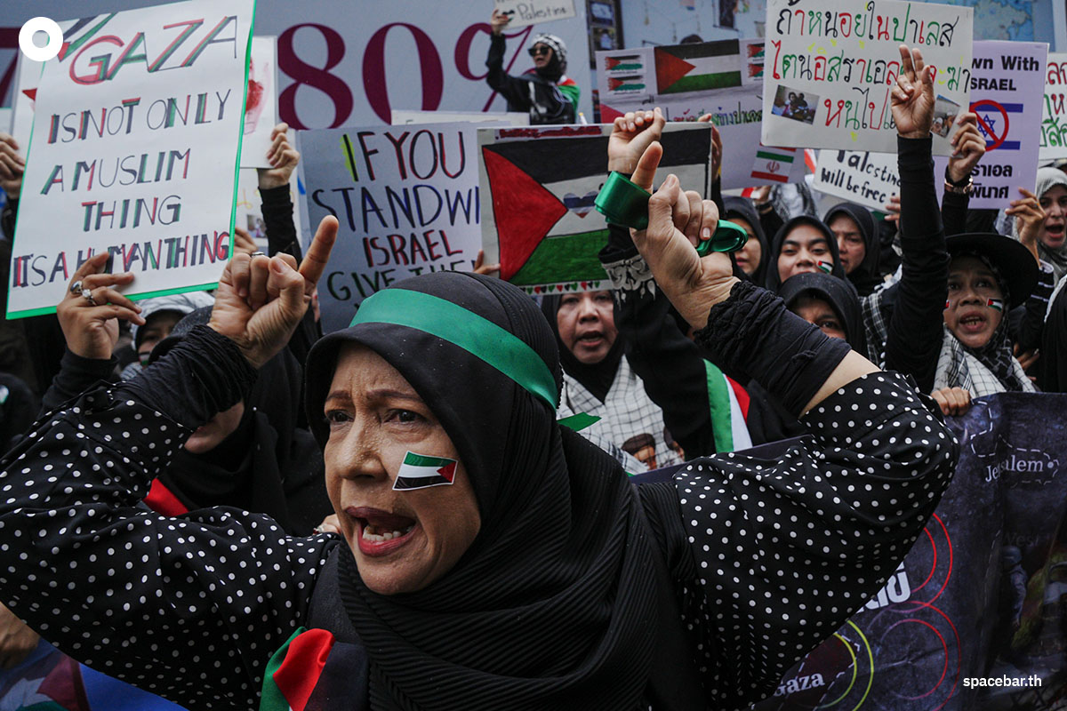 Rally-supporting-Palestine-In-front-of-the-Israeli-Embassy-SPACEBAR-Photo02.jpg