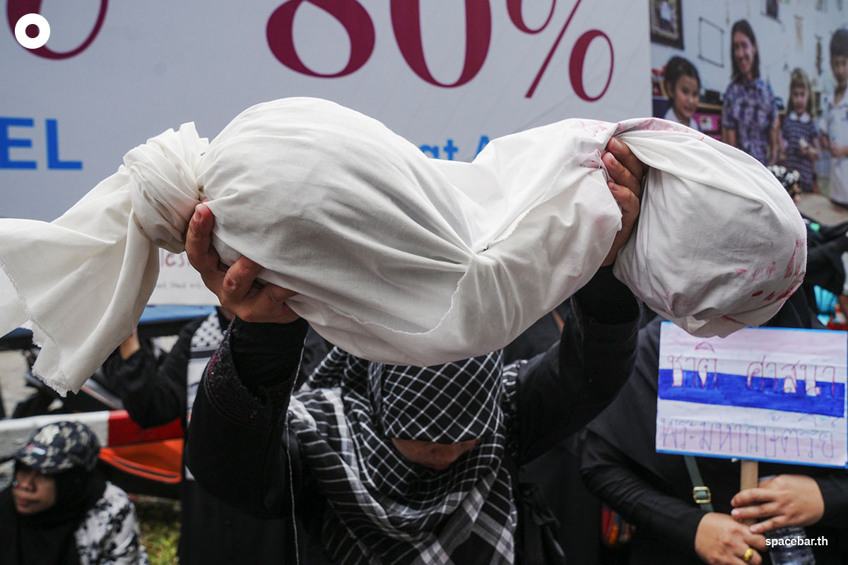 Rally-supporting-Palestine-In-front-of-the-Israeli-Embassy-SPACEBAR-Photo03.jpg