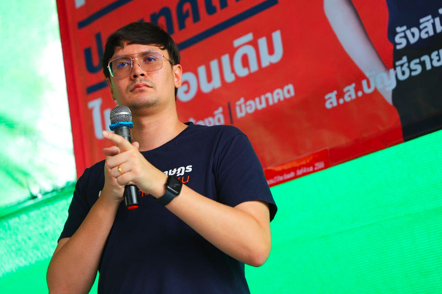 Rangsiman-led-the-Move Forward Party-team-to-go-far-ahead-in-campaigning-in-Sakon-Nakhon-province-SPACEBAR-Hero