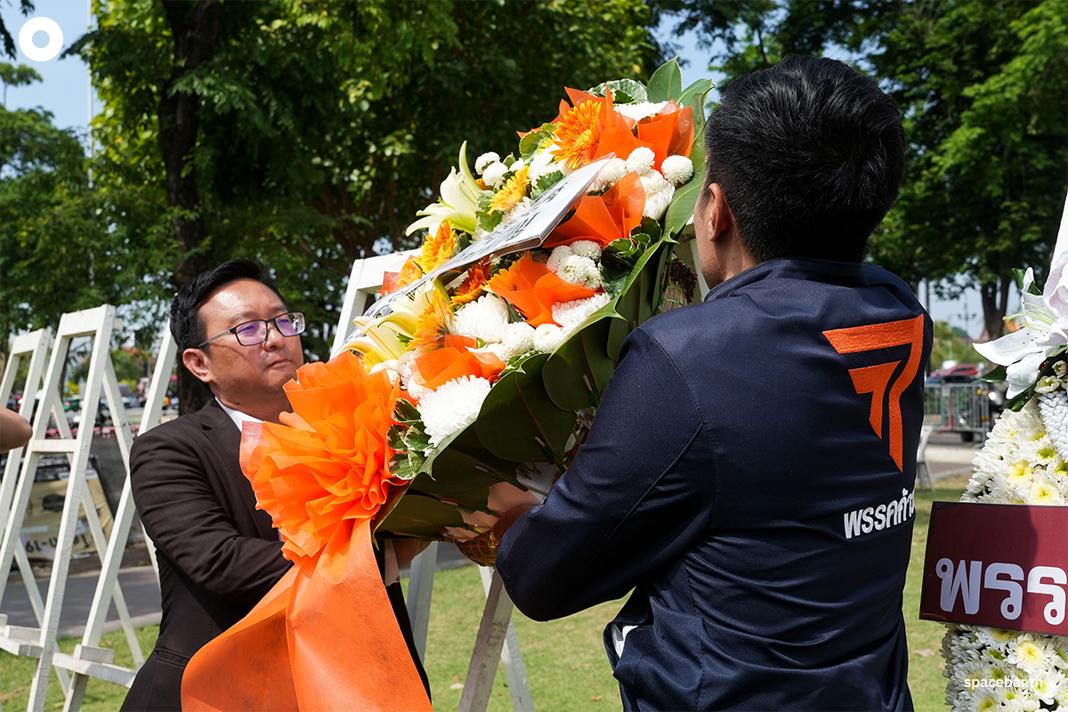 https://images.ctfassets.net/i3o8p9lzd06f/2qEcrr4CykK2QE0wxht79T/5df05d83527dbe41aac4033e829774a4/Remembrance-of-the-deceased-hero-From-May-2535-SPACEBAR-Photo14
