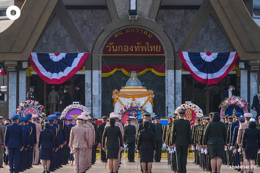 https://images.ctfassets.net/i3o8p9lzd06f/1xUuhuPz6D6aj5gdtXoxap/8bed5aec79ed8f3182cdcc65f7ea092d/Royal-Thai-Armed-Forces-Day-National-Monument-SPACEBAR-Photo06