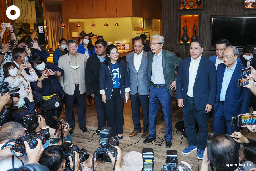https://images.ctfassets.net/i3o8p9lzd06f/4zCixFk2cqelEWarIA9IFU/3c7df4c3afb27a6f70dd7c651a358487/SangThai-Party-Deal-Clan-Somkid-Sudarat-SPACEBAR-Photo08