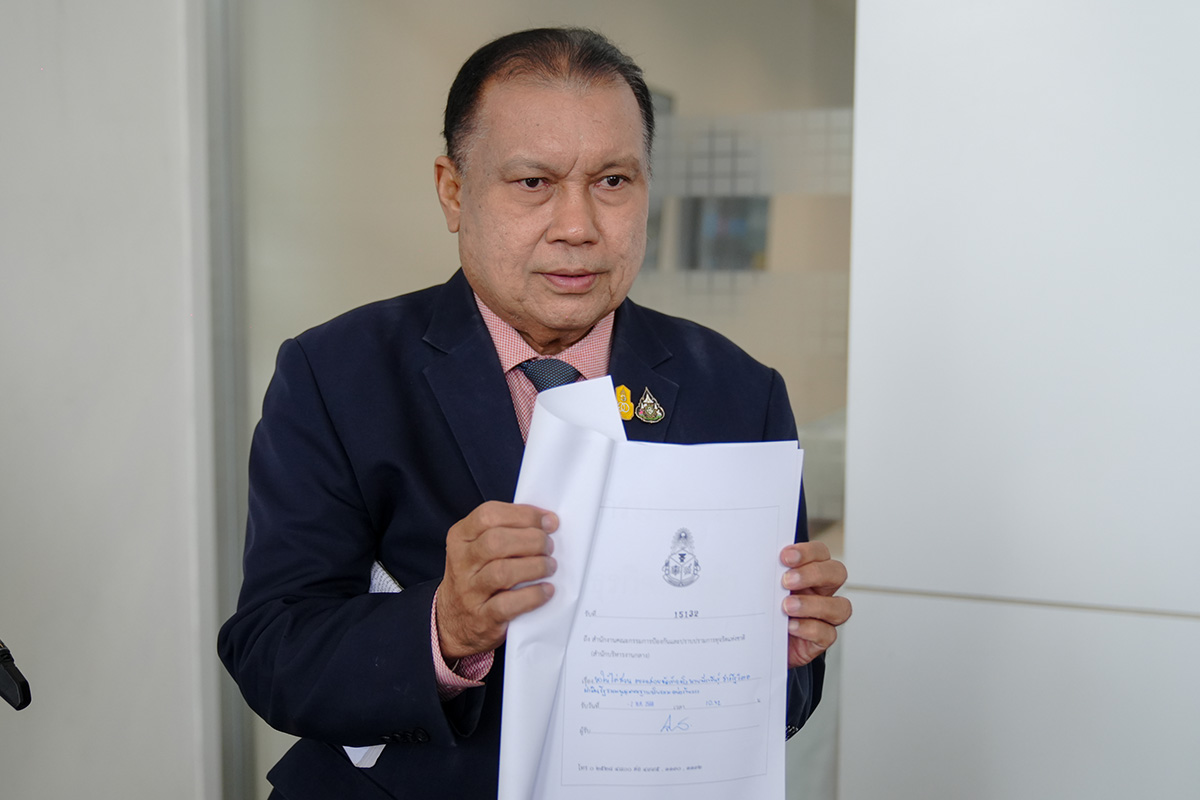 Santhiya-submits-additional-documents-to-NACC-to-investigate-case-of-Pirapan-SPACEBAR-Photo03.jpg