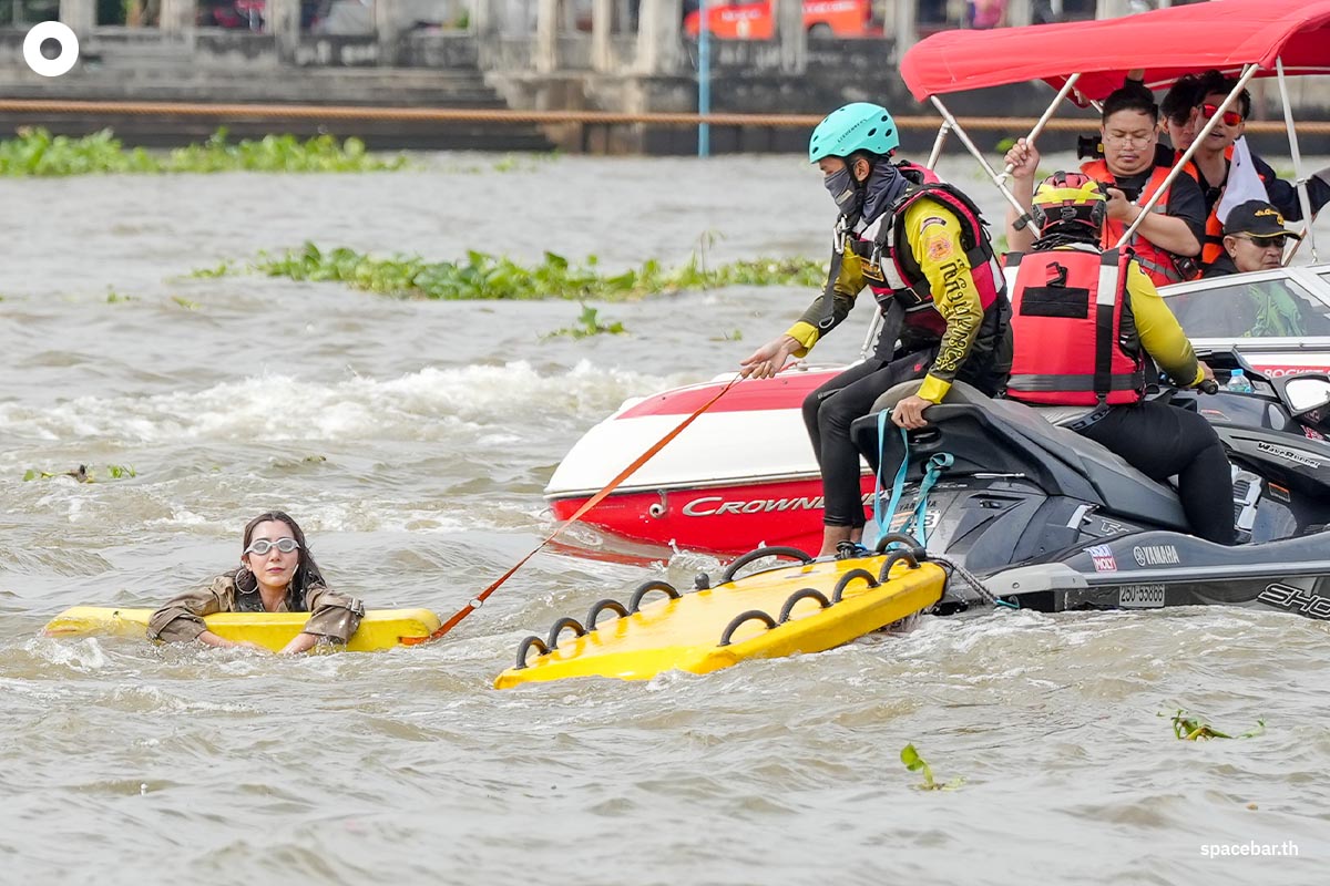 Simulate-the-incident-of-Tangmo-falling-into-the-water-SPACEBAR-Photo08.jpg