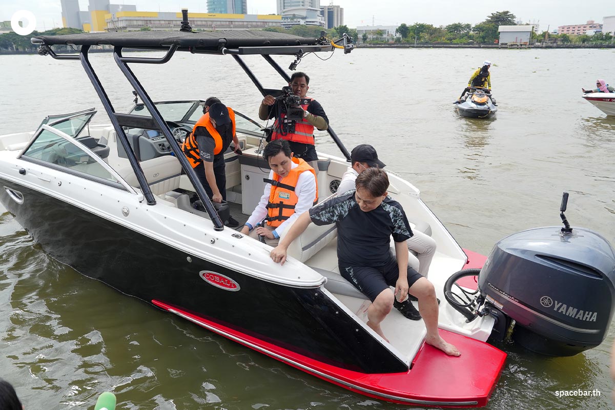 Simulate-the-incident-of-Tangmo-falling-into-the-water-SPACEBAR-Photo09.jpg