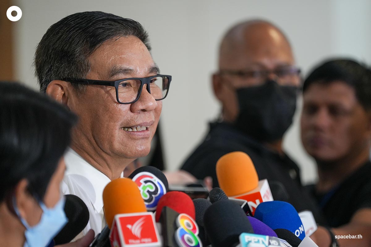 https://images.ctfassets.net/i3o8p9lzd06f/6eZLbZOijgZZu6wel0YBqB/2319da938f10e81e5fc63c128d10e7e1/Somchai-Srisutthiyakorn-Resign-From-Sereeruamthai-Party-SPACEBAR-Photo04