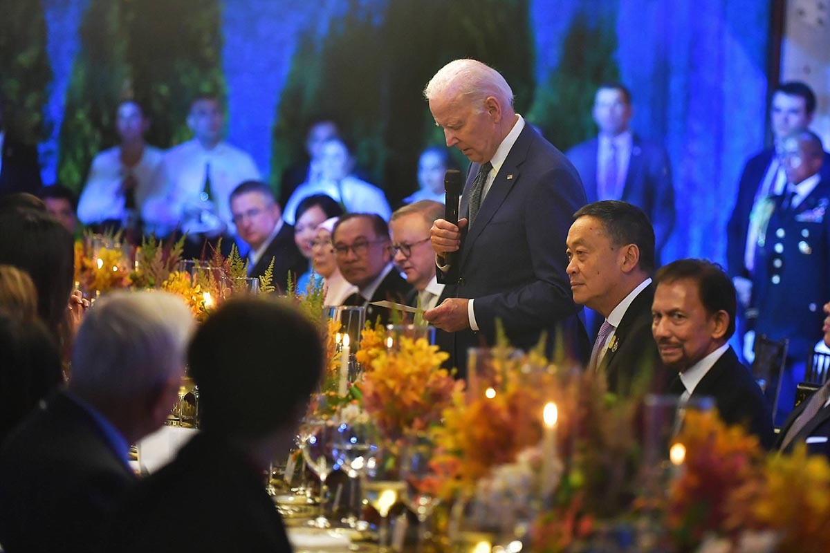 Srettha-sat-next-to-Biden-at-the-APEC-leaders-dinner-SPACEBAR-Photo00.jpg