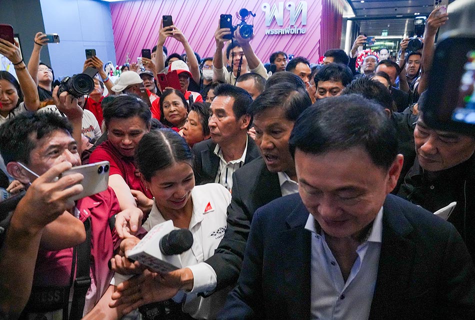 Thaksin-Comeback-Pheuthai-Party-Red-Shirt-SPACEBAR-Thumbnail.jpg