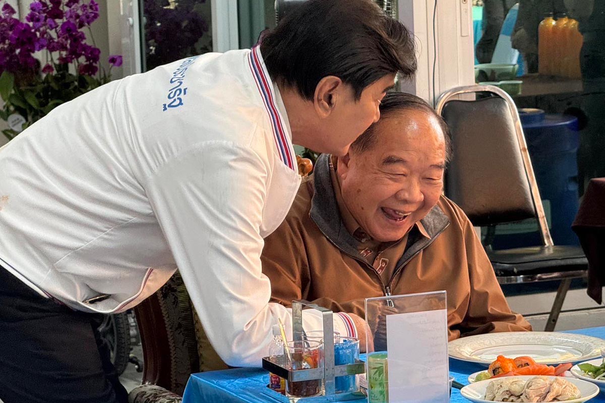 Thaksin-Prawit-PPRP-Government-End-SPACEBAR-Photo01.jpg