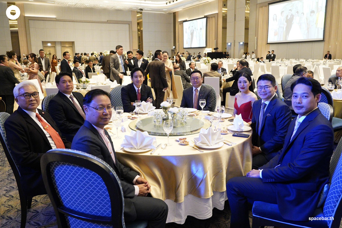 Thaksin-and-Pita-at-the-wedding-SPACEBAR-Photo18.jpg
