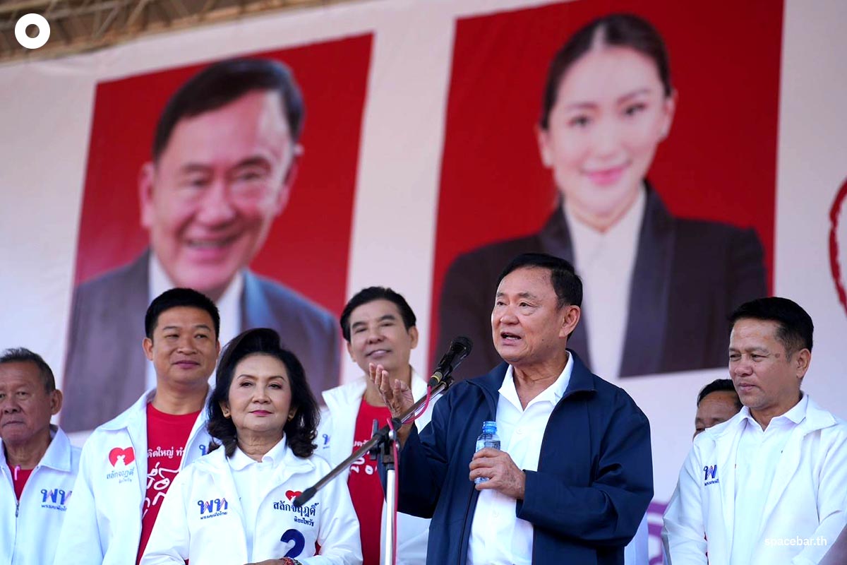 Thaksin-gives-a-speech-on-the-Chiang-Rai-Provincial-Administrative-Organization-President's-stage-SPACEBAR-Photo01.jpg
