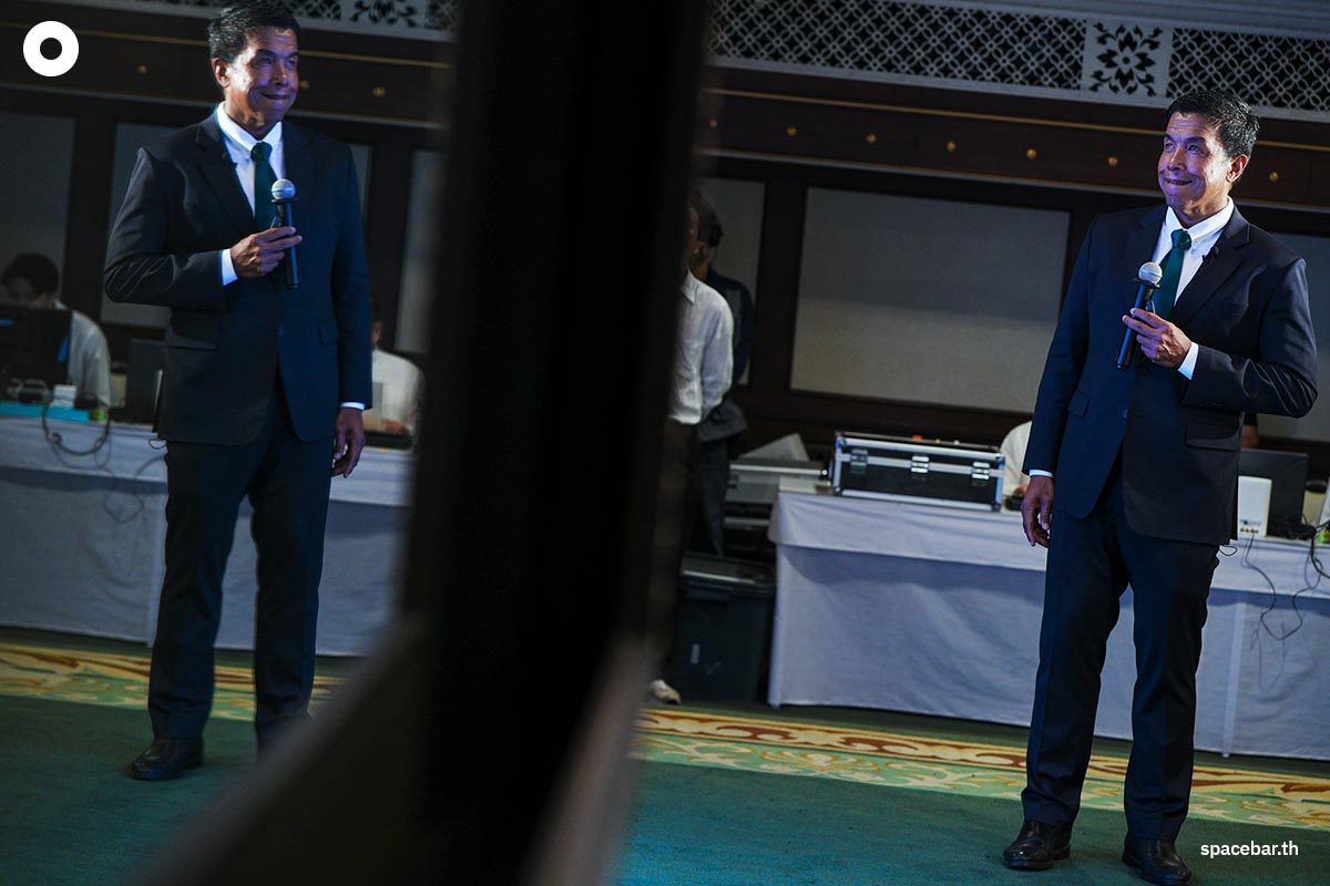 https://images.ctfassets.net/i3o8p9lzd06f/5QvCSiU7X8aN06zmefeKNz/4f90498046729ed0fc49771138e7eb9a/TheGovernorofBangkok-Announce-1st-Anniversary-Chadchart-SPACEBAR-Photo02