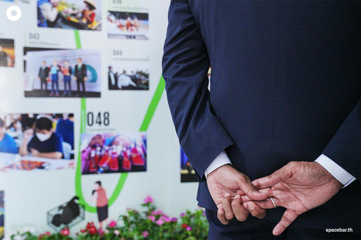 https://images.ctfassets.net/i3o8p9lzd06f/3uMbJMz93xllNKasimCTmH/557b63596c713873c922e54293eb3f4f/TheGovernorofBangkok-Announce-1st-Anniversary-Chadchart-SPACEBAR-Photo06