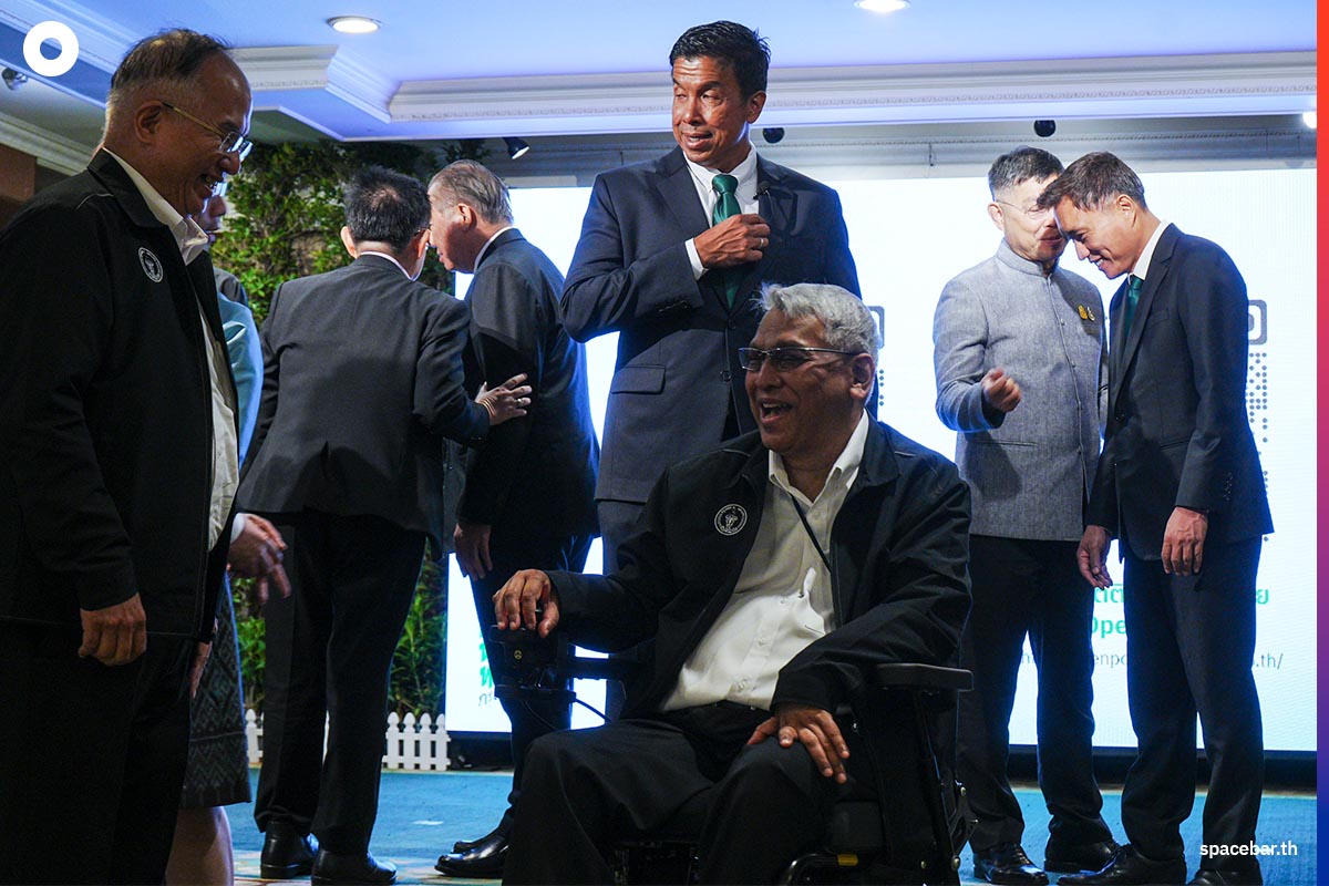https://images.ctfassets.net/i3o8p9lzd06f/7miMRLLDQoTL198oy4NHJl/6bff3b7751030d089679fcbfa215f848/TheGovernorofBangkok-Announce-1st-Anniversary-Chadchart-SPACEBAR-Photo10