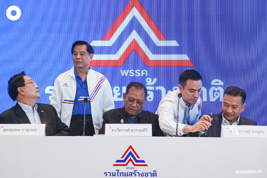 https://images.ctfassets.net/i3o8p9lzd06f/2cvtWfqDk7665tEP9U999X/17ec62900337e34e6bbe3575e859fdc4/United-Thai-Nation-Party-Mentor-Trirong-Chumpon-chatchawan-SPACEBAR-Photo03