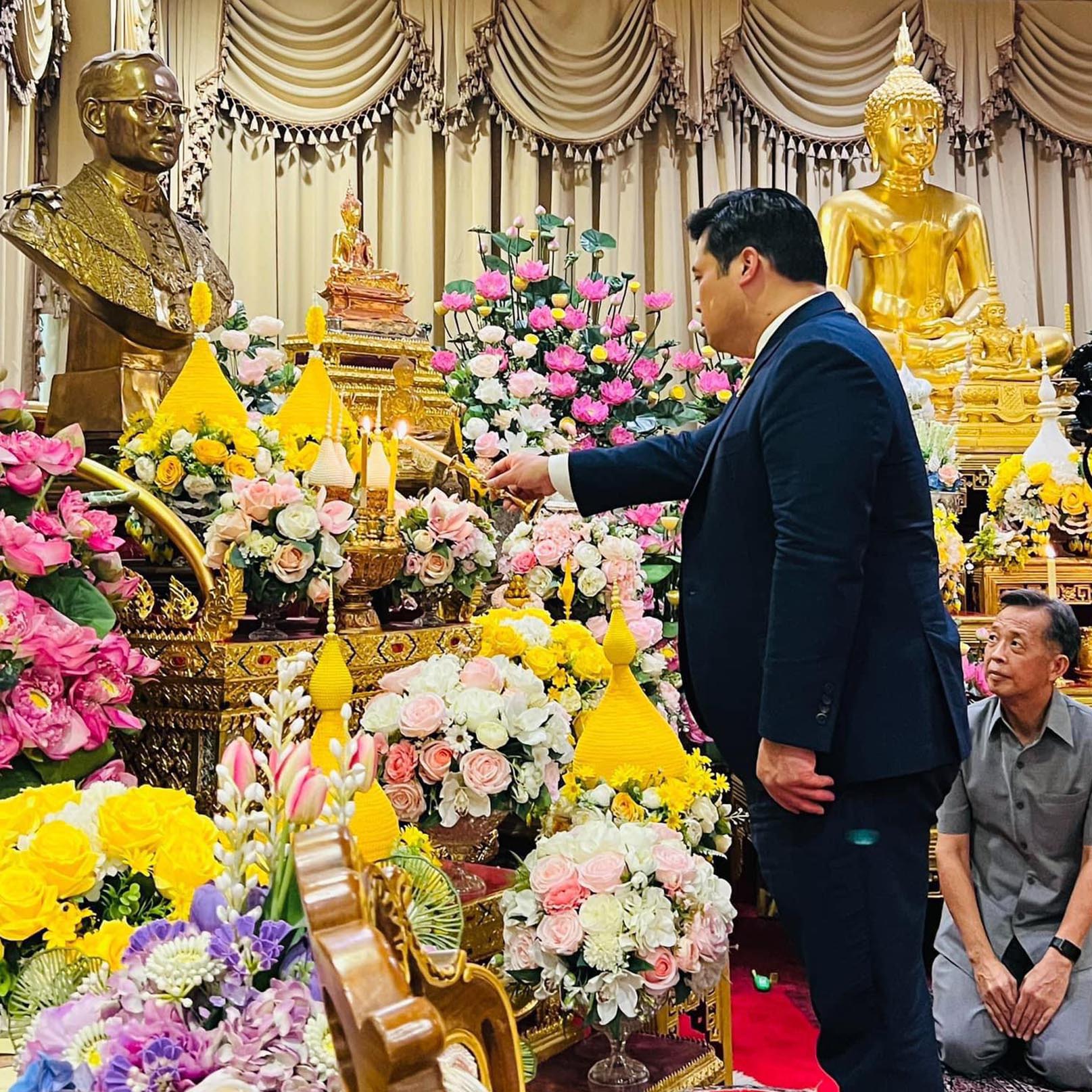 Vacharaesorn-Vivacharawongse-In-Remembrance-of-His-Majesty-King-Bhumibol-Adulyadej-SPACEBAR-Photo02.jpg