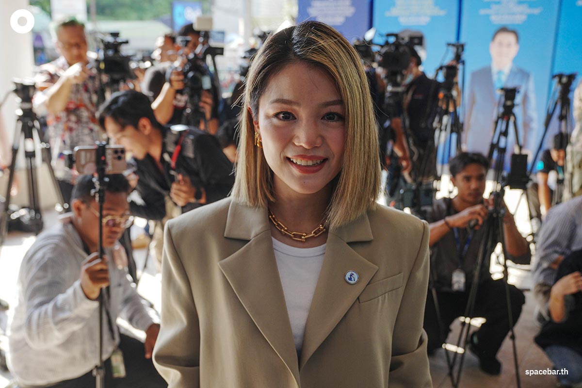Wattanya-announce-continue-candidacy-for-new-leader-of-Democrat-Party-SPACEBAR-Photo00.jpg